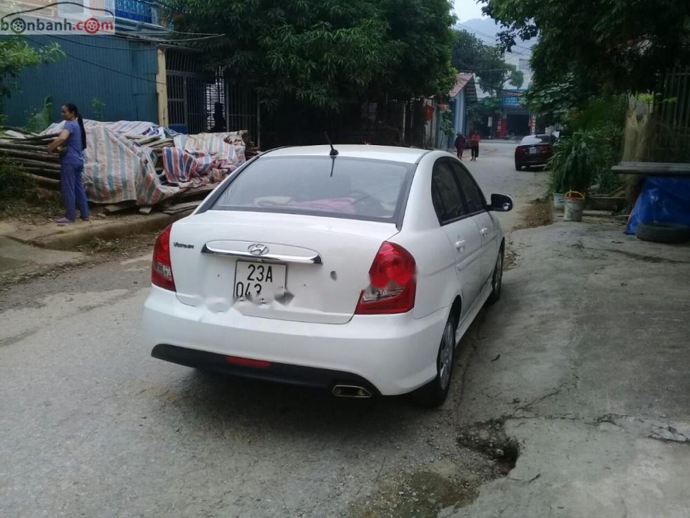 Hyundai Verna 1.4 MT 2010 - Bán Hyundai Verna 1.4 MT sản xuất 2010, màu trắng, xe nhập chính chủ