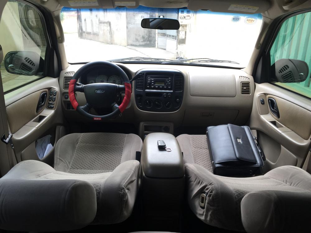 Ford Escape XLT 2004 - Bán Ford Escape XLT năm 2004, màu đen