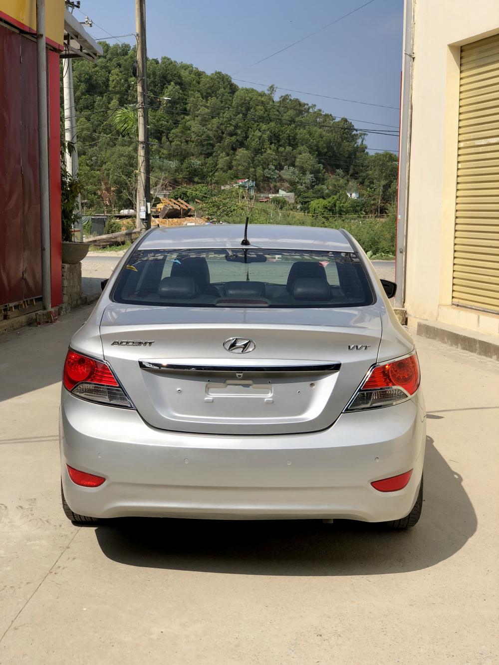 Hyundai Accent VVT 2010 - Cần bán xe Hyundai Accent VVT năm 2010, màu bạc, 325 triệu