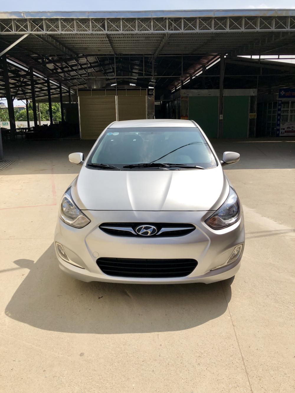 Hyundai Accent VVT 2010 - Cần bán xe Hyundai Accent VVT năm 2010, màu bạc, 325 triệu