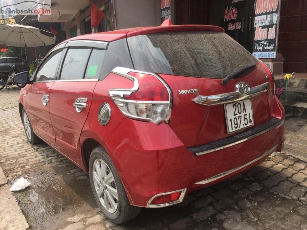 Toyota Yaris 2016 - Bán Toyota Yaris sản xuất năm 2016, màu đỏ, nhập khẩu 