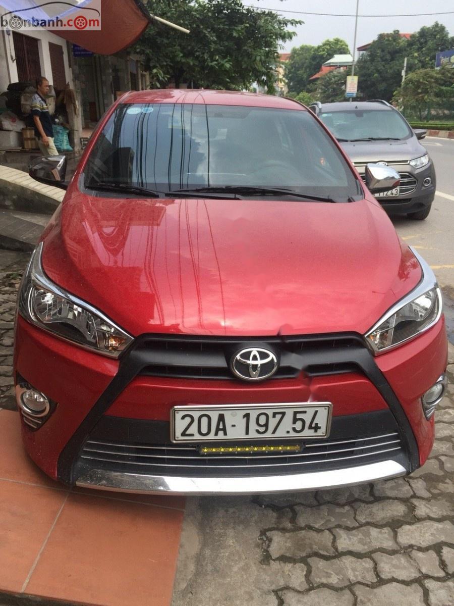 Toyota Yaris 2016 - Bán Toyota Yaris sản xuất năm 2016, màu đỏ, nhập khẩu 