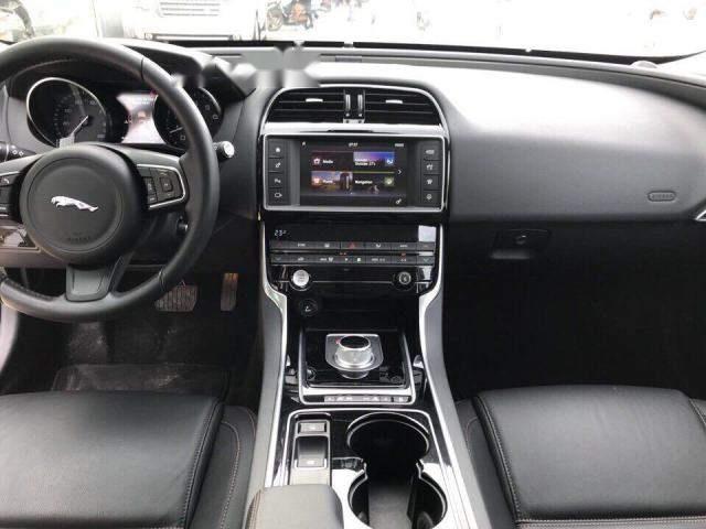 Jaguar XE Prestige 2.5T  2015 - Cần bán lại xe Jaguar XE Prestige 2.5T sản xuất năm 2015, màu trắng, nhập khẩu như mới