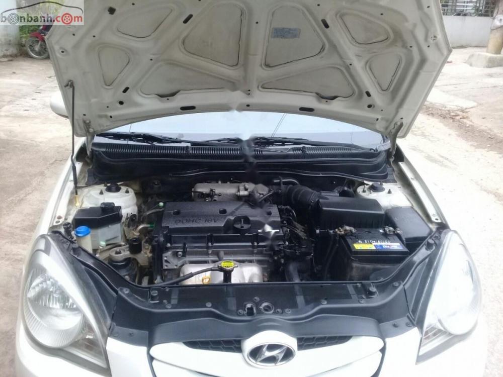 Hyundai Verna 1.4 MT 2010 - Bán Hyundai Verna 1.4 MT sản xuất 2010, màu trắng, xe nhập chính chủ