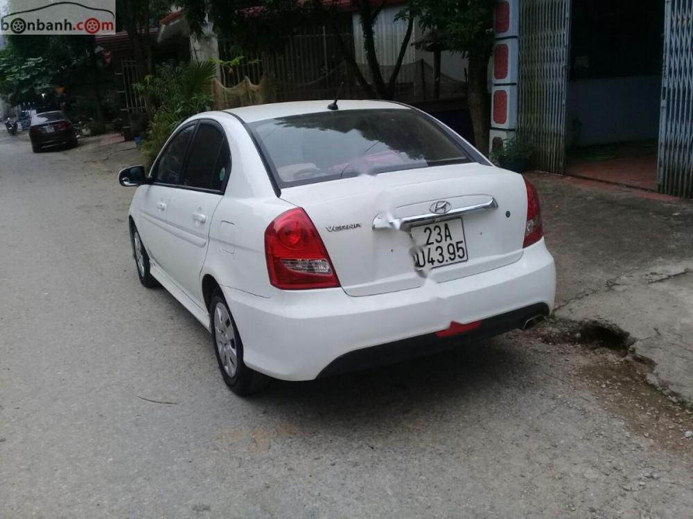 Hyundai Verna 1.4 MT 2010 - Bán Hyundai Verna 1.4 MT sản xuất 2010, màu trắng, xe nhập chính chủ