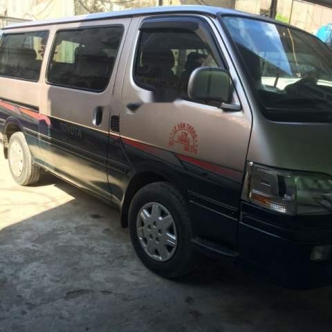 Toyota Hiace 2002 - Cần bán xe Toyota Hiace năm sản xuất 2002, giá 105tr