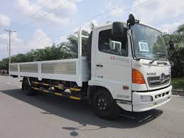 Hino FC  9JLSW 2017 - Bán Hino FC9JLSW năm 2017, màu bạc, nhập khẩu nguyên chiếc, 820tr