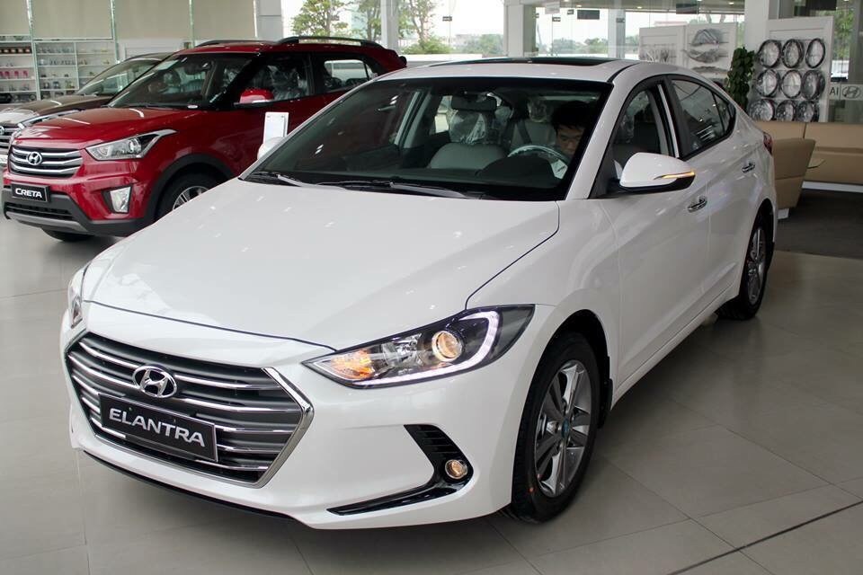 Hyundai Elantra 1.6 AT 2018 - Hyundai Tây Ninh, bán Hyundai Elantra 1.6 AT sản xuất năm 2018, màu trắng