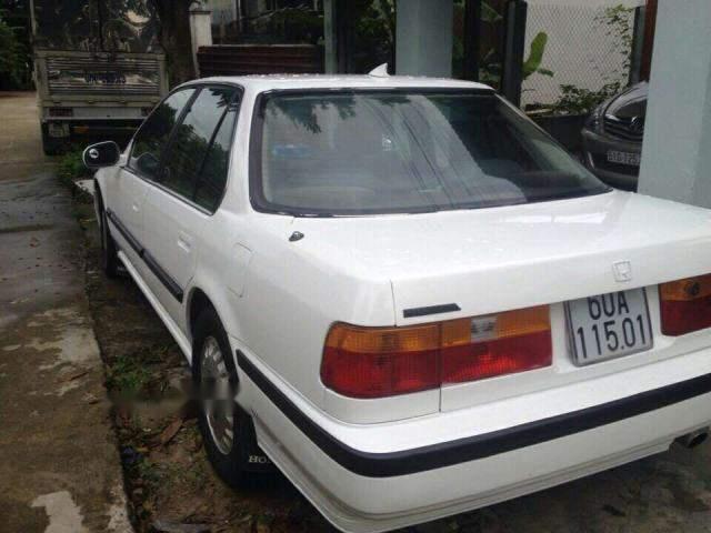 Honda Accord 1989 - Bán Honda Accord sản xuất 1989, màu trắng xe gia đình