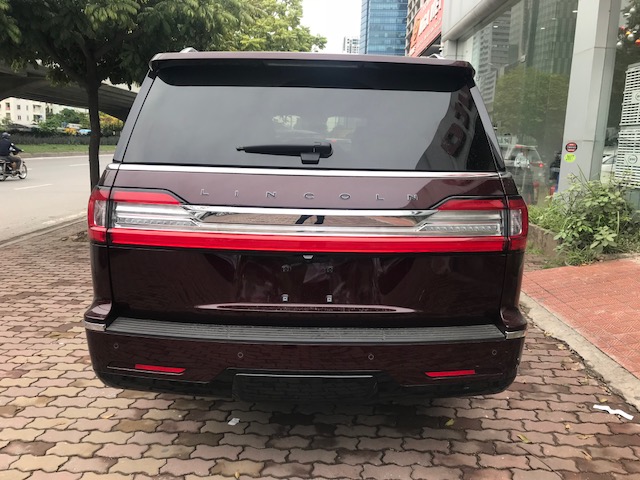 Lincoln Navigator 2018 - Bán Lincoln Navigator Black Label L 2018 màu đỏ, nội thất nâu da bò mới 100%
