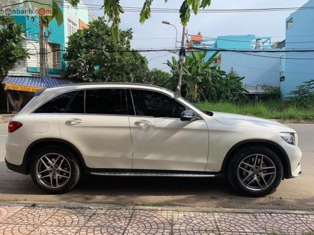 Mercedes-Benz G class GLC 300 2017 - Gia đình bán lại xe Mercedes GLC 300 2017, màu trắng