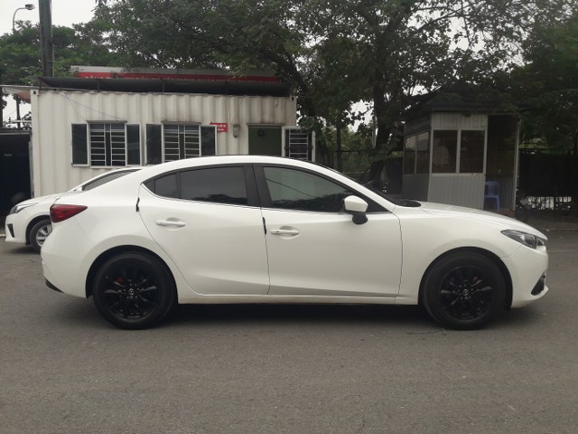 Mazda 3 1.5AT 2016 - Cần bán gấp Mazda 3 1.5AT đời 2016, màu trắng, giá chỉ 626 triệu