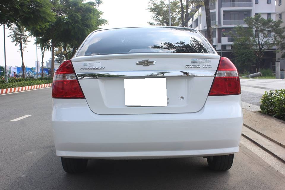 Chevrolet Aveo LTZ 1.5 AT 2014 - Cần tiền bán Aveo 2014 Ltz đk 2015, số tự động, màu trắng tinh cực đẹp