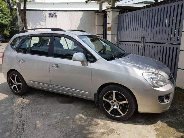 Kia Carens 2010 - Gia đình bán Kia Carens SX 2010, màu bạc số tự động