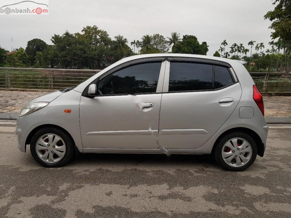 Hyundai i10 1.1MT 2012 - Cần bán Hyundai i10 1.1MT đời 2012, màu bạc, nhập khẩu chính chủ