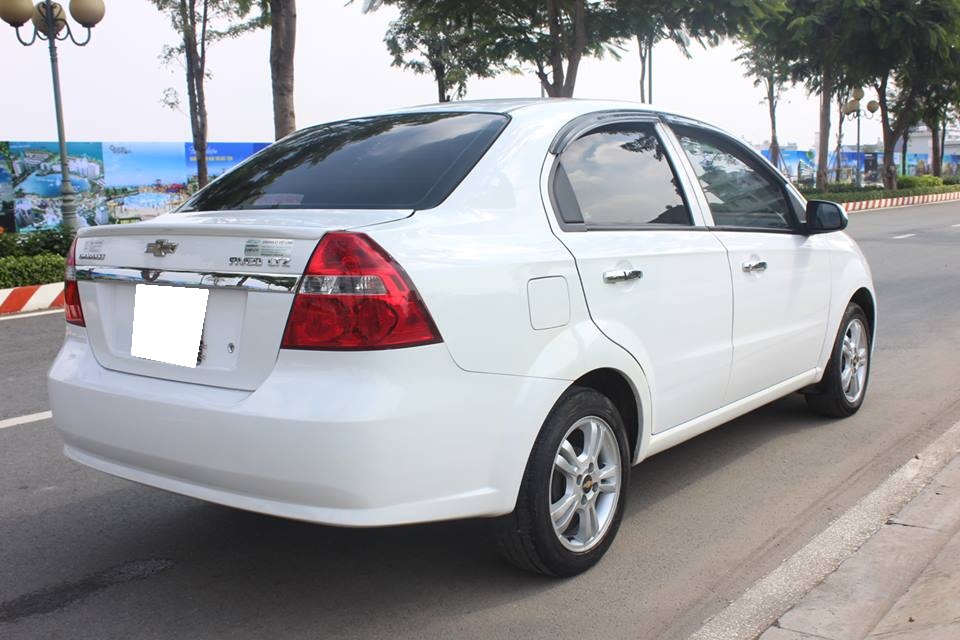 Chevrolet Aveo LTZ 1.5 AT 2014 - Cần tiền bán Aveo 2014 Ltz đk 2015, số tự động, màu trắng tinh cực đẹp