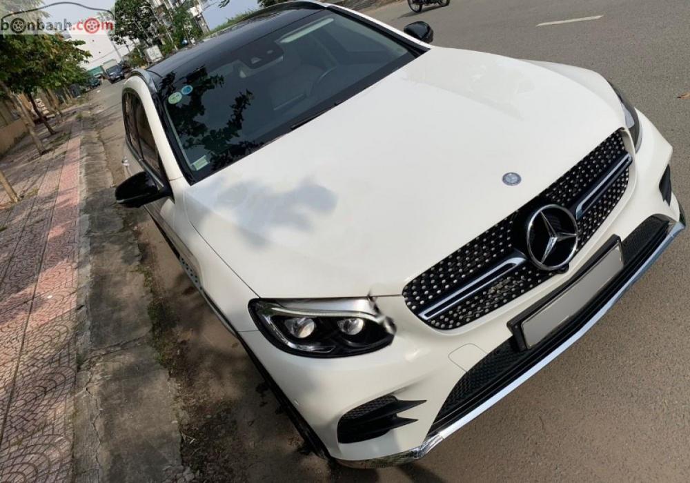 Mercedes-Benz GLC-Class GLC 300 4Matic 2017 - Cần bán xe cũ Mercedes GLC 300 4Matic đời 2017, màu trắng