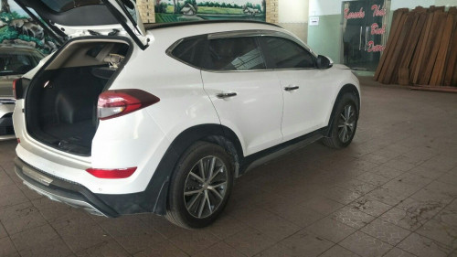 Hyundai Tucson  1.6 AT  2016 - Bán Hyundai Tucson 1.6 AT đời 2016, màu trắng, nhập khẩu 