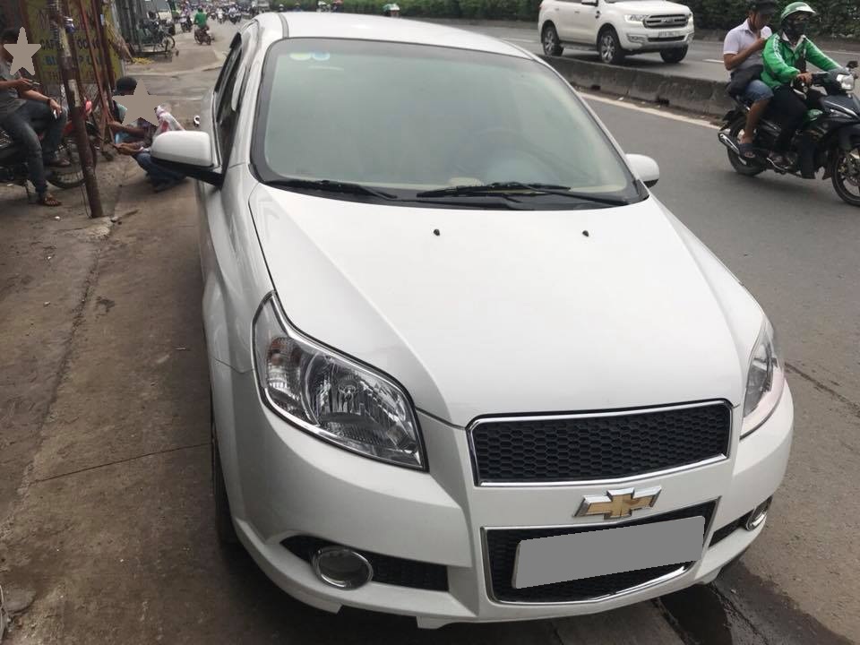 Chevrolet Aveo LT 2015 - Bán Chevrolet Aveo LT màu trắng 2015, số sàn, xe đẹp không chỗ chê