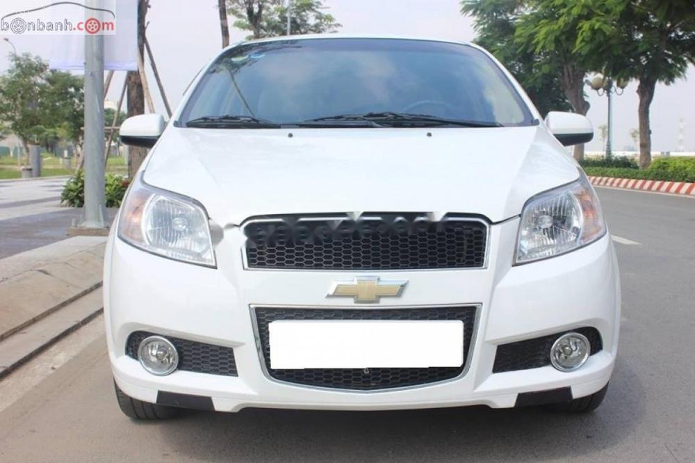 Chevrolet Aveo LTZ 2015 - Cần bán xe Chevrolet Aveo LTZ sản xuất 2015, màu trắng  