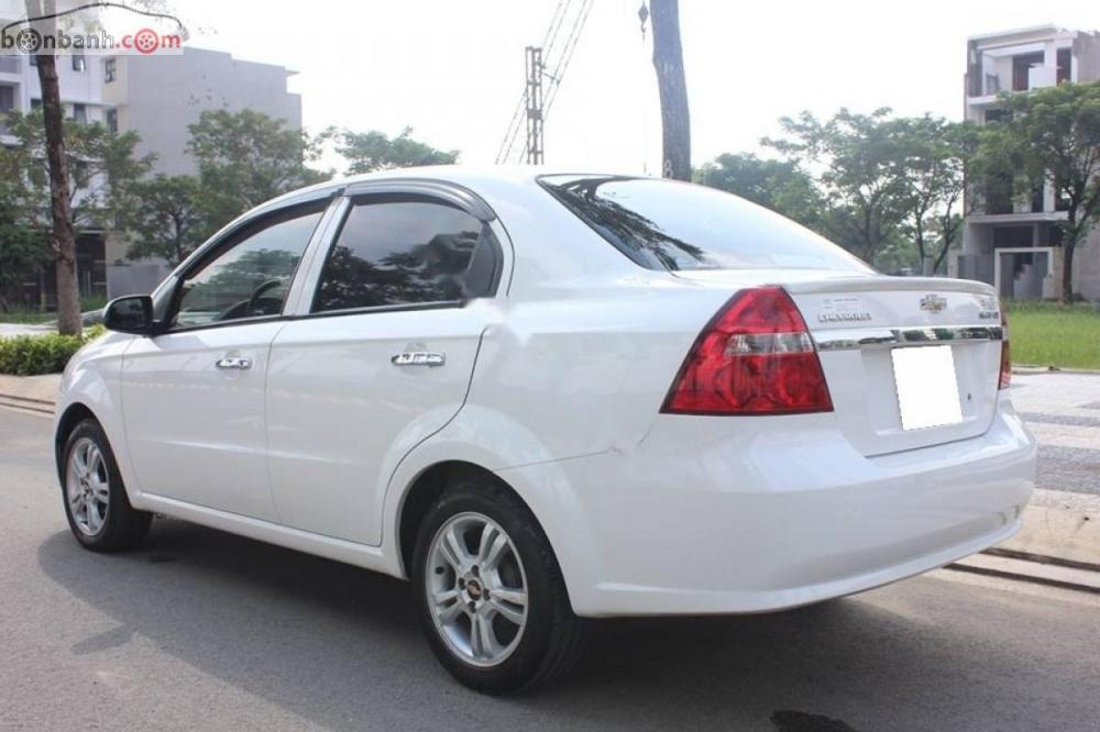 Chevrolet Aveo LTZ 2015 - Cần bán xe Chevrolet Aveo LTZ sản xuất 2015, màu trắng  