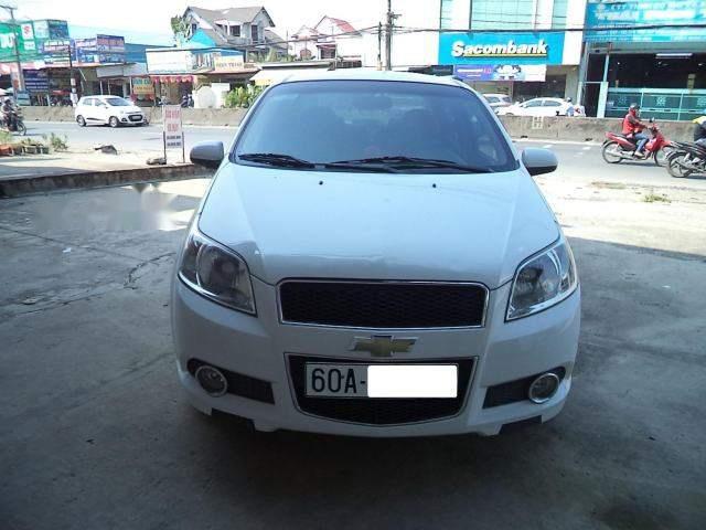 Chevrolet Aveo  LTZ 2013 - Cần bán lại xe Chevrolet Aveo sản xuất 2013, màu trắng còn mới