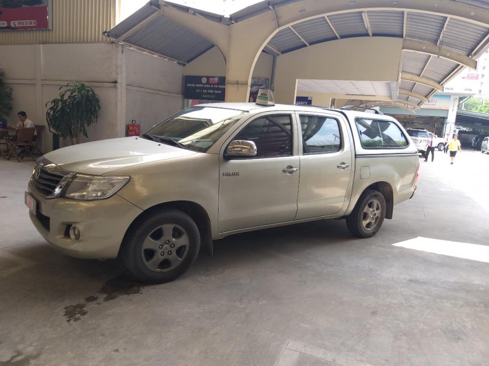 Toyota Hilux 2012 - Bán Toyota Hilux E số sàn, đời 2012. Giá tốt lh ngay: 0906907338