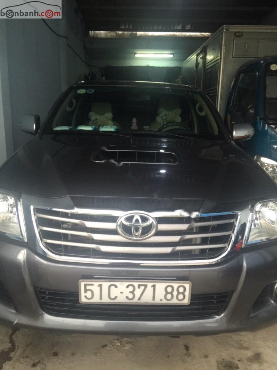 Toyota Hilux 2.5E 4x2 MT 2013 - Bán xe Toyota Hilux 2.5E 4x2 MT đời 2013, màu xám, xe nhập 