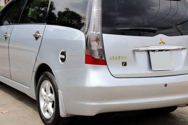 Mitsubishi Grandis E 2007 - Cần bán xe Mitsubishi Grandis E sản xuất 2007, màu bạc chính chủ giá cạnh tranh