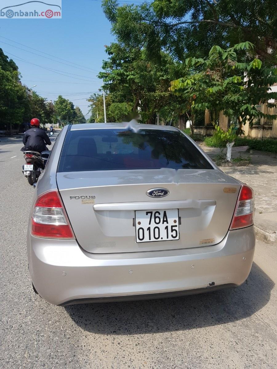 Ford Focus 1.8 MT 2012 - Cần bán xe Ford Focus màu cát, số tay, máy xăng, nội thất ghế nỉ rin