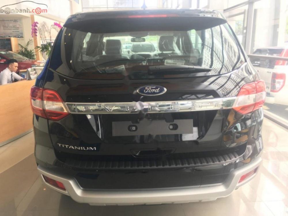 Ford Everest Titanium 2.0L 4x2 AT 2018 - Cần bán xe Ford Everest Titanium 2.0L 4x2 AT 2018, màu đen, nhập Thái, động cơ 2.0L mạnh mẽ với công nghệ Turbo, hộp số 10 cấp êm ái