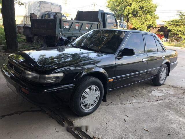 Nissan Bluebird 1992 - Cần bán gấp Nissan Bluebird đời 1992, màu đen