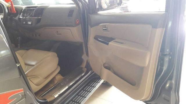 Toyota Fortuner  AT 2012 - Gia đình cần bán gấp Toyota Fortuner sản xuất 2012, số tự động, xe đẹp máy móc tốt