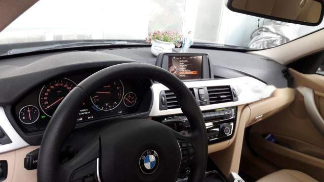 BMW 3 Series 320i 2016 - Cần bán lại xe BMW 3 Series 320i năm sản xuất 2016, xe nhập