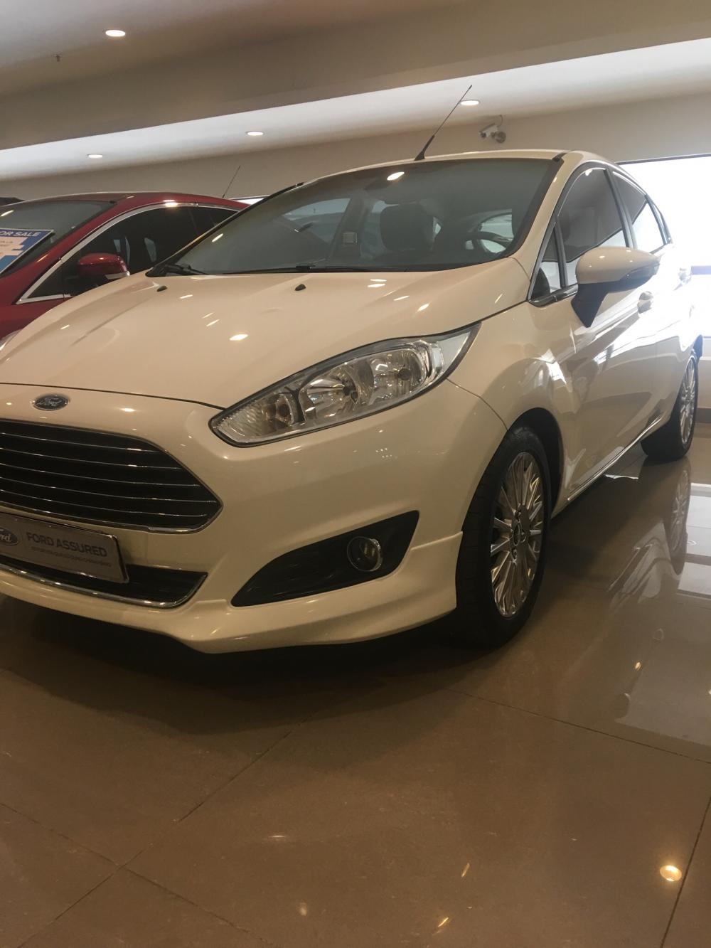 Ford Fiesta 2013 - Bán Ford Fiesta sản xuất 2013 màu trắng, giá chỉ 420 triệu