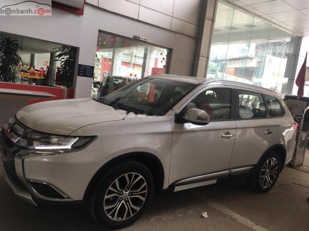 Mitsubishi Outlander 2.0 CVT 2018 - Bán xe Mitsubishi Outlander 2.0 CVT đời 2018, màu trắng  