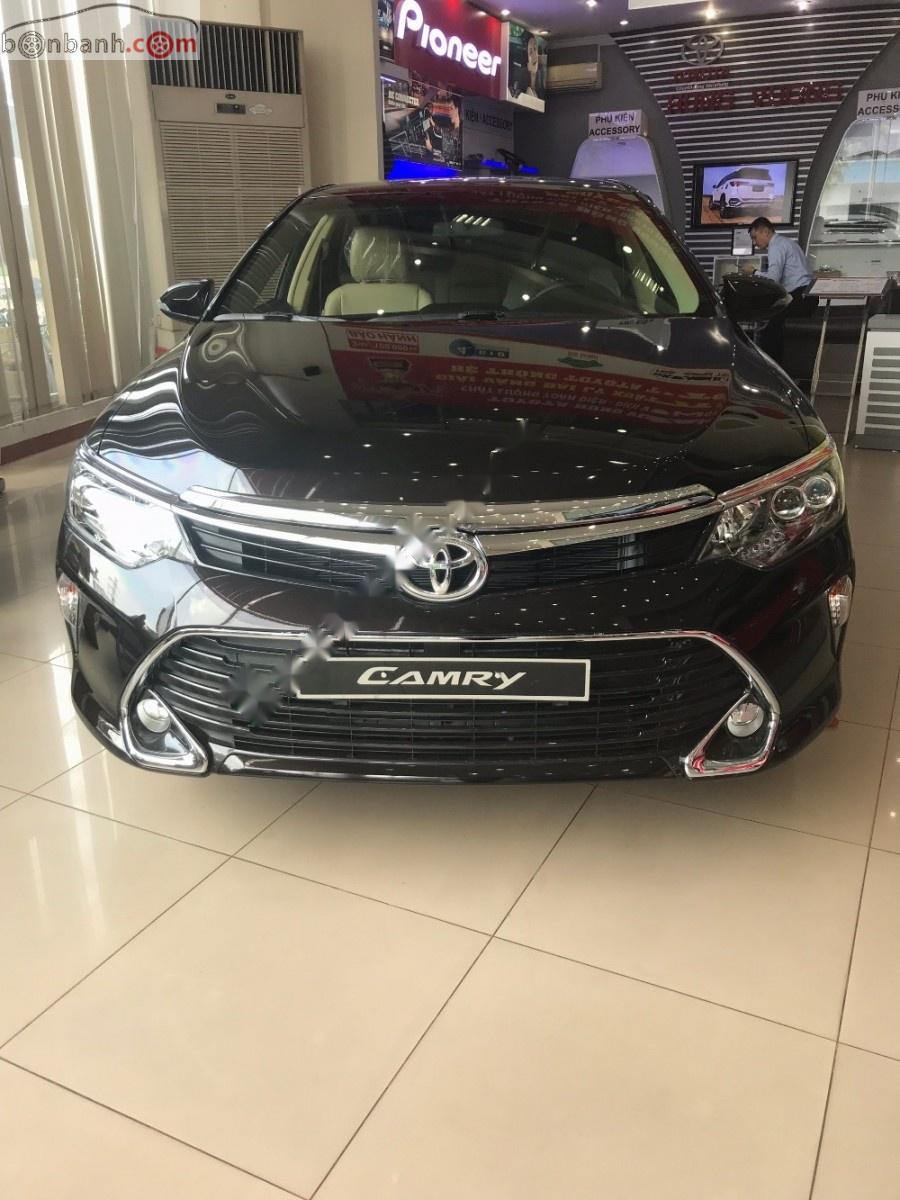 Toyota Camry 2.0E 2018 - Bán ô tô Toyota Camry 2.0E đời 2018, màu đen