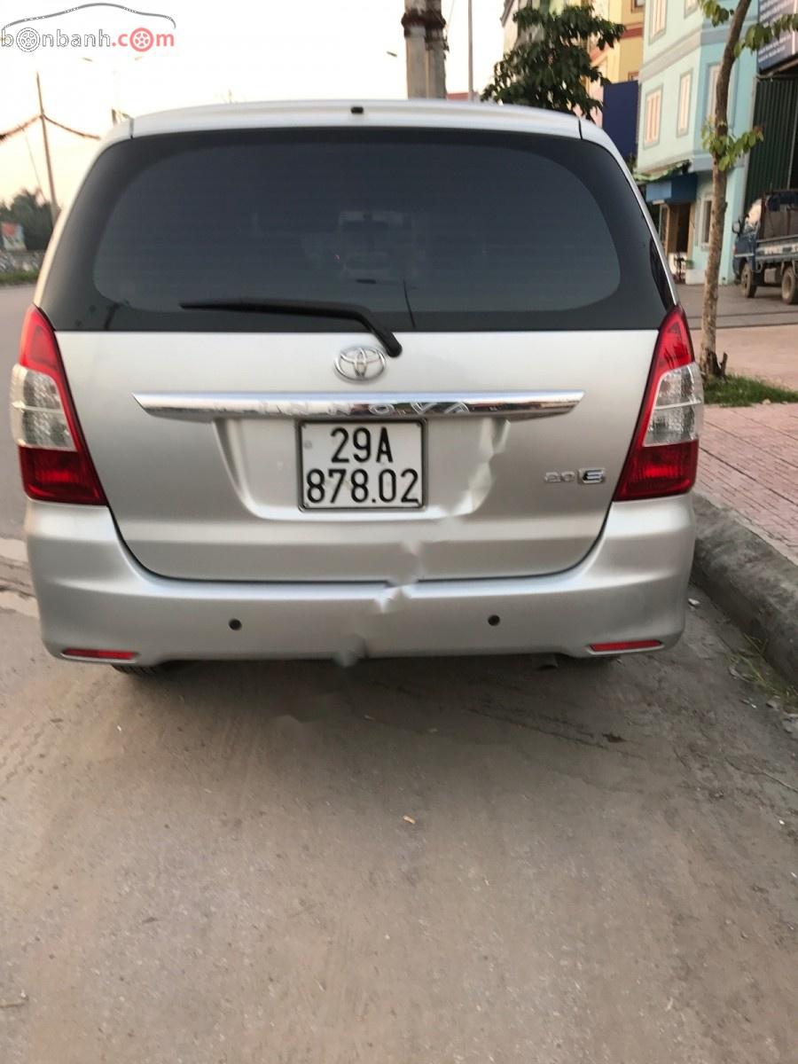 Toyota Innova 2.0E 2013 - Bán Toyota Innova 2.0E 2013, màu bạc, giá 535tr