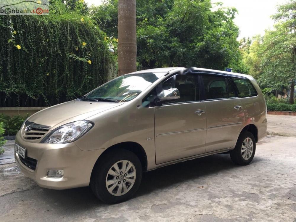 Toyota Innova   2009 - Cần bán lại xe Toyota Innova năm 2009, màu vàng