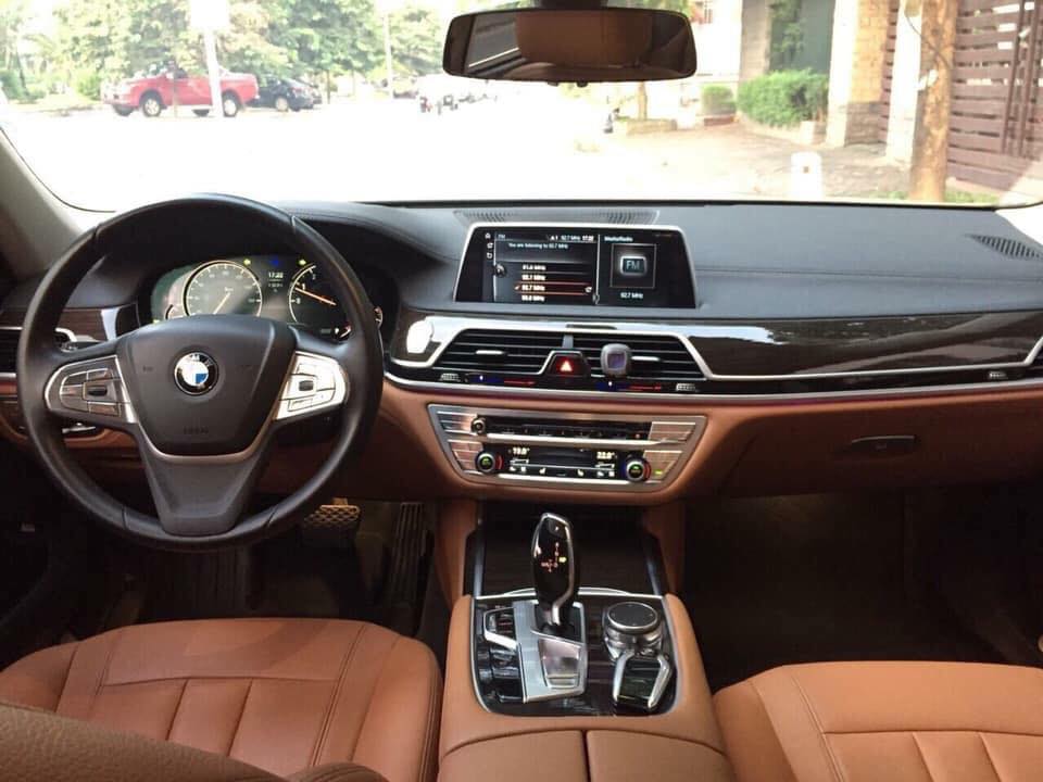 BMW 7 Series 730Li 2017 - Cần bán gấp BMW 7 Series 730Li sản xuất năm 2017, màu đen, nhập khẩu nguyên chiếc 