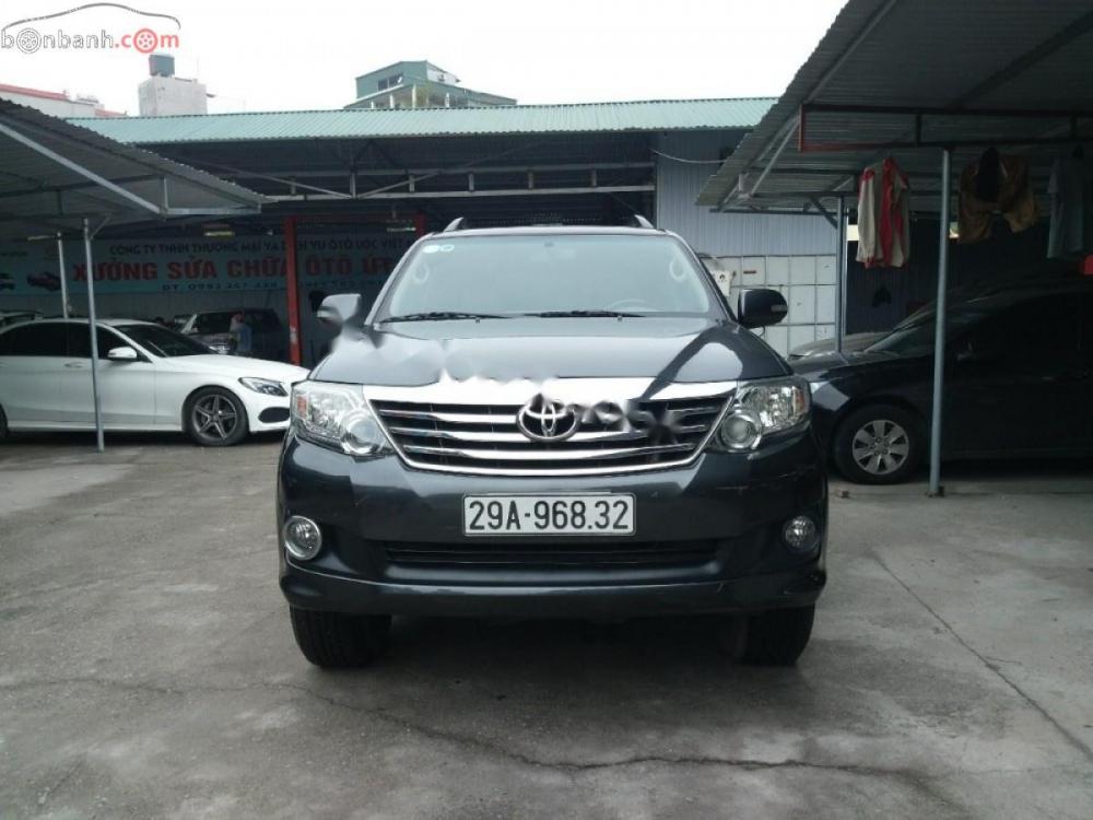 Toyota Fortuner 4×2 AT 2013 - Cần bán xe Toyota Fortuner 4×2 AT năm 2013, màu xám ít sử dụng giá cạnh tranh