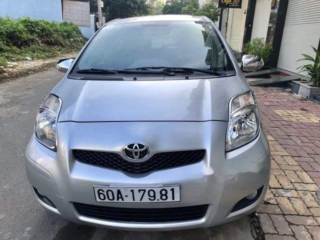 Toyota Yaris 2011 - Bán Toyota Yaris 2011, màu bạc ít sử dụng