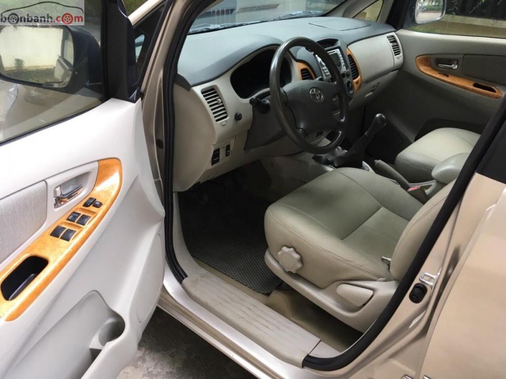 Toyota Innova   2009 - Cần bán lại xe Toyota Innova năm 2009, màu vàng