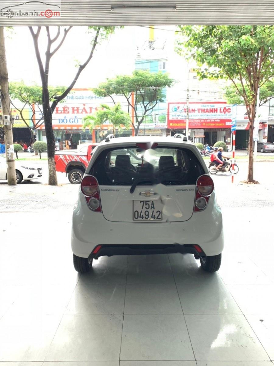 Chevrolet Spark LTZ 1.0 AT  2014 - Cần bán Chevrolet Spark LTZ 1.0 AT đời 2014, màu trắng  