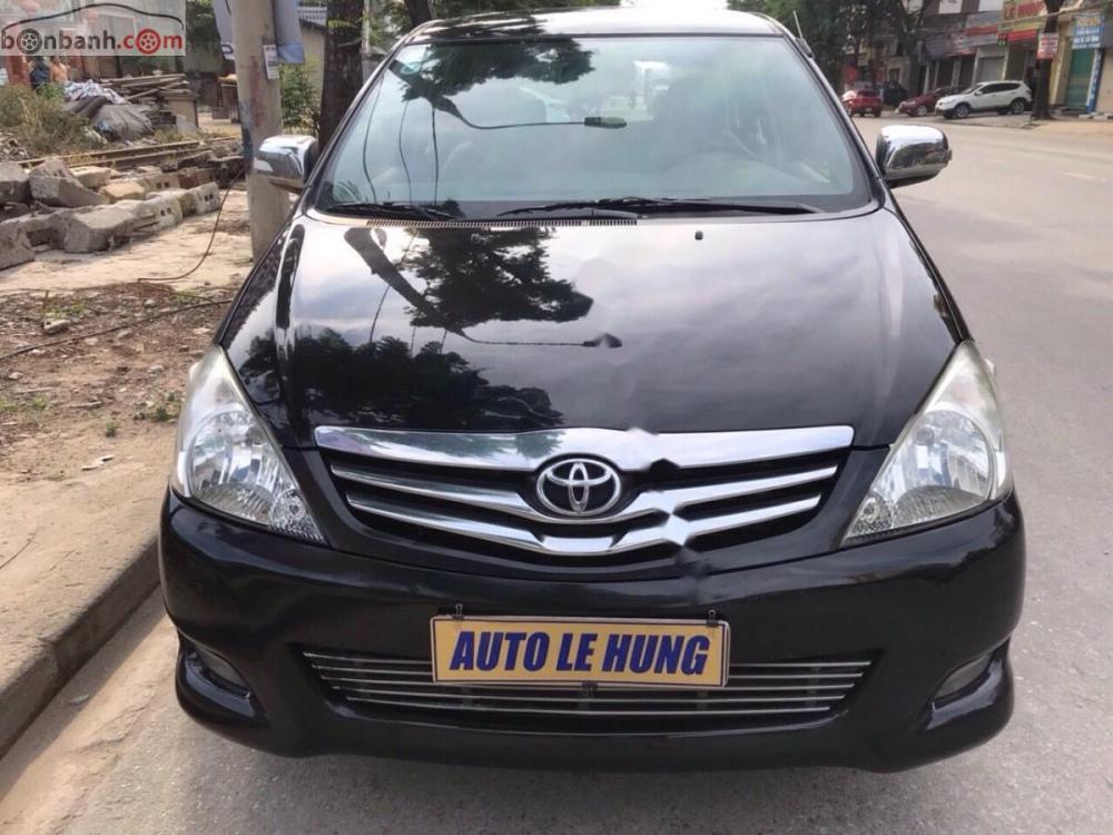 Toyota Innova V 2011 - Bán Toyota Innova V đời 2011, màu đen như mới, giá tốt