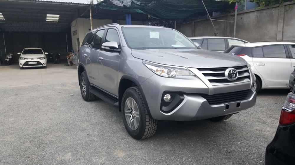 Toyota Fortuner G 2018 - Bán Toyota Fortuner G đời 2018 máy dầu, màu bạc, nhập khẩu