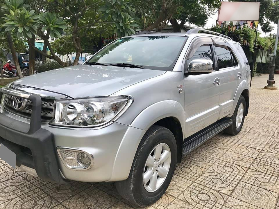 Toyota Fortuner G 2009 - Bán gấp Fortuner 2009 số sàn, máy dầu, màu bạc như con cọp