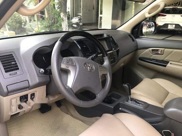 Toyota Fortuner 2012 - Bán ô tô Toyota Fortuner năm sản xuất 2012, màu bạc  