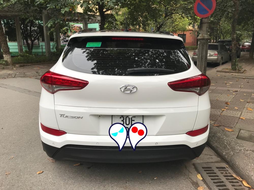 Hyundai Tucson 2.0 AT 2015 - Bán Hyundai Tucson 2.0 AT Sx 2016, xe chính chủ mua từ mới, sơn zin cả xe, lốp theo xe cả dàn