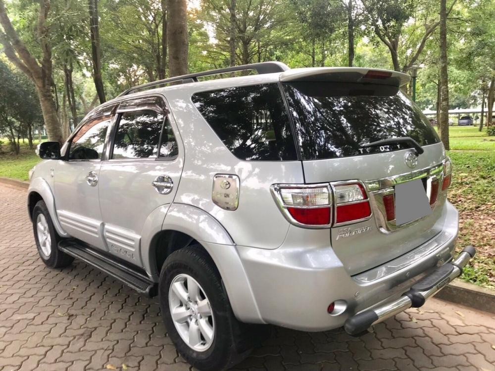 Toyota Fortuner G 2009 - Bán gấp Fortuner 2009 số sàn, máy dầu, màu bạc như con cọp